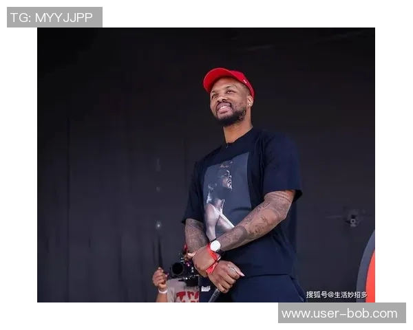 开拓者官方发布庆祝海报利拉德与杨瀚森携手替补席欢庆胜利